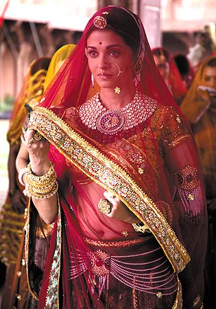 Aishwarya Rai in Jodhaa Akbar Beautiful Big Polki Set with Amulets