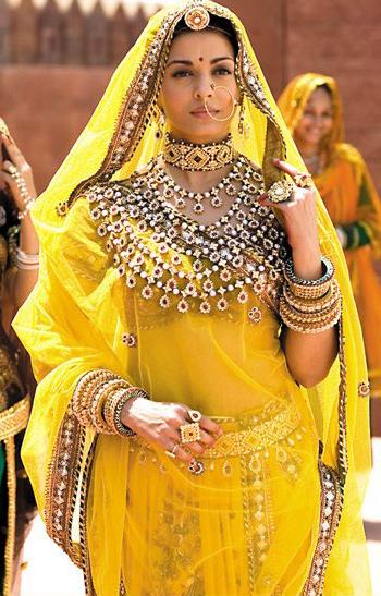 Aishwarya Rai in Jodhaa Akbar Another beautiful Rajasthani Style Polki 