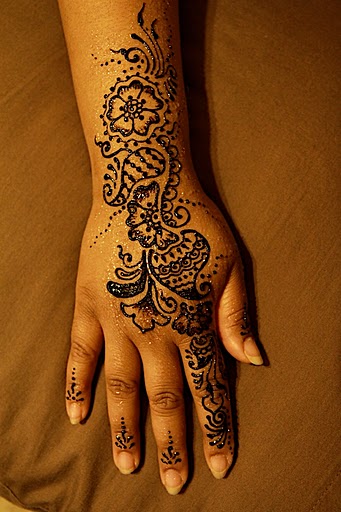 Surinder started experimenting with henna on different media like 