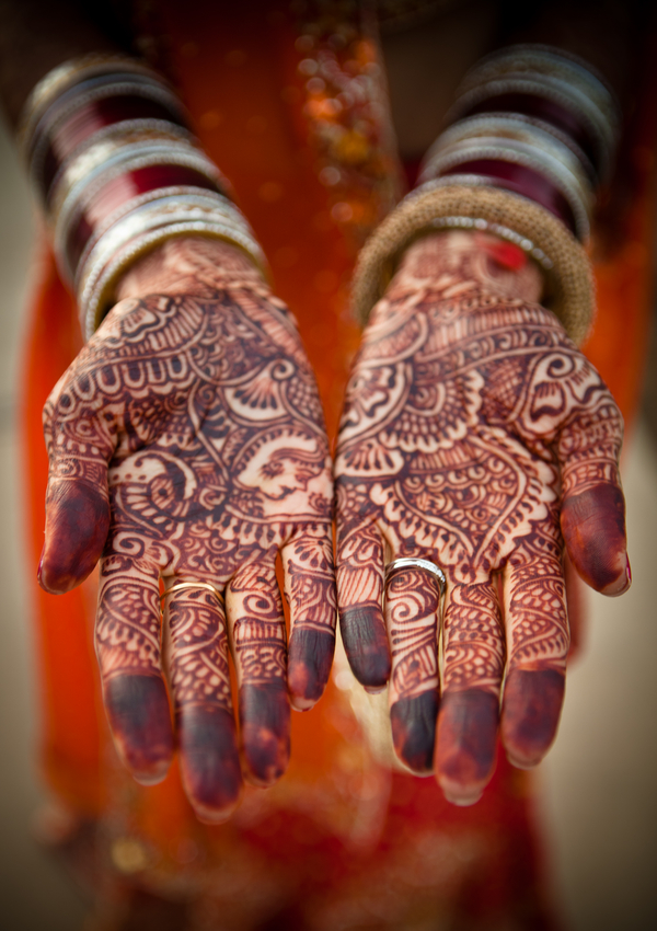 The groom wore a cream sherwani with a maroon stole and looked very 